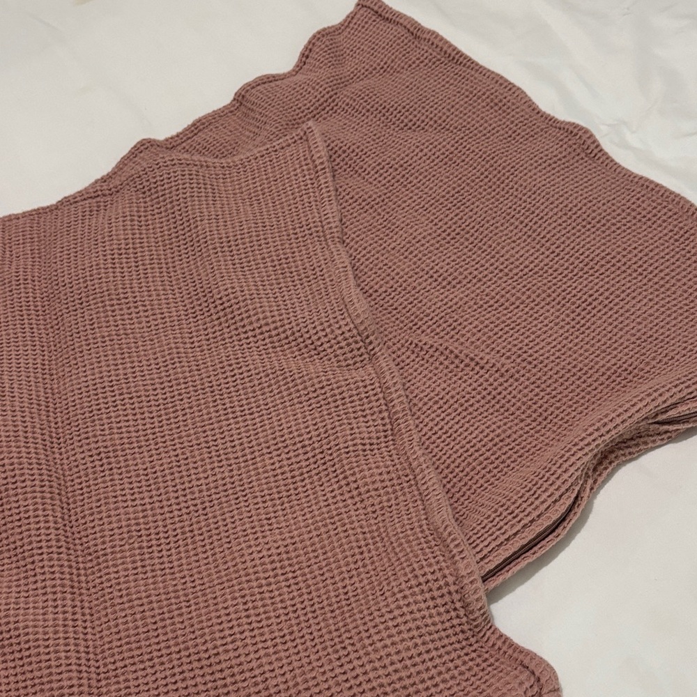 2 Pillow Shams - Picture 4 of 7